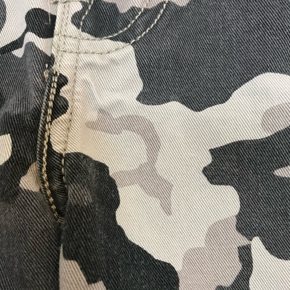 Levis Cargo Shorts Mens 42 Camo Inseam 10.5 Good Condition PC9 12463-0029 - Picture 12 of 15